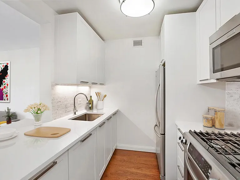 200 E 94th St #708 — Photo 11
