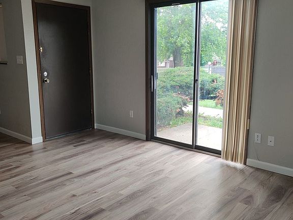 3rd image of 1711 N 73rd Ter #1811-8