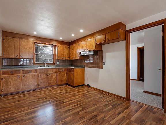4th image of 2417 W 2nd St