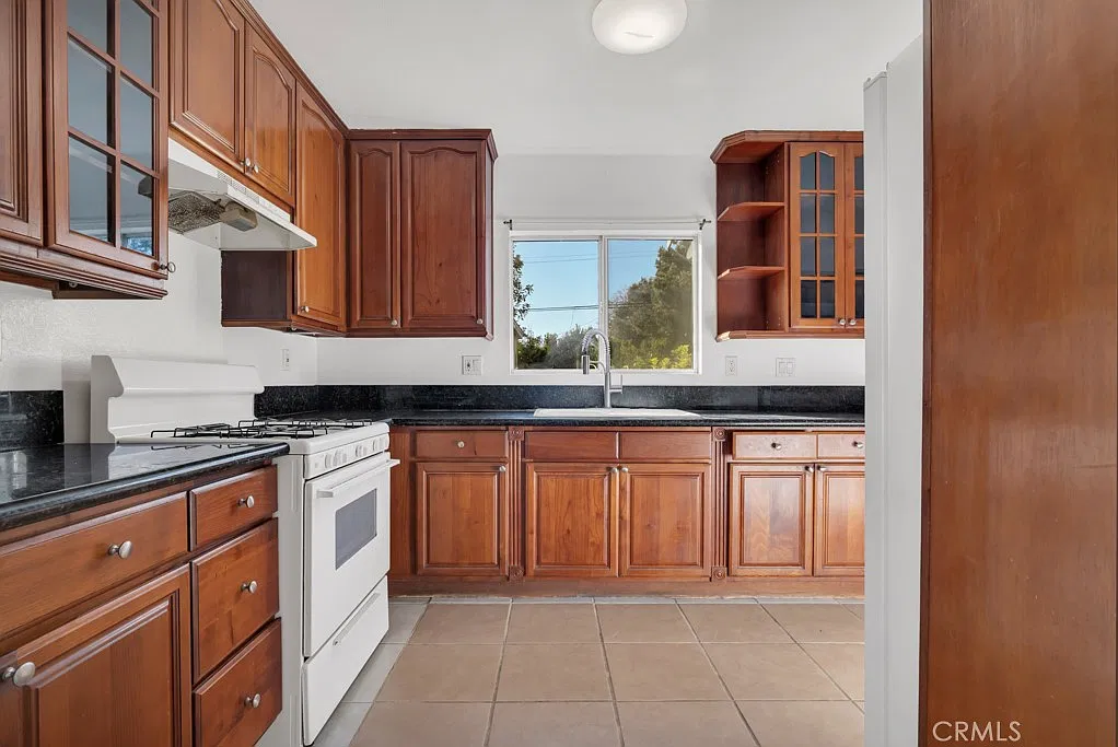 3 bed, 1382 sqft, $3,999 — Photo 3