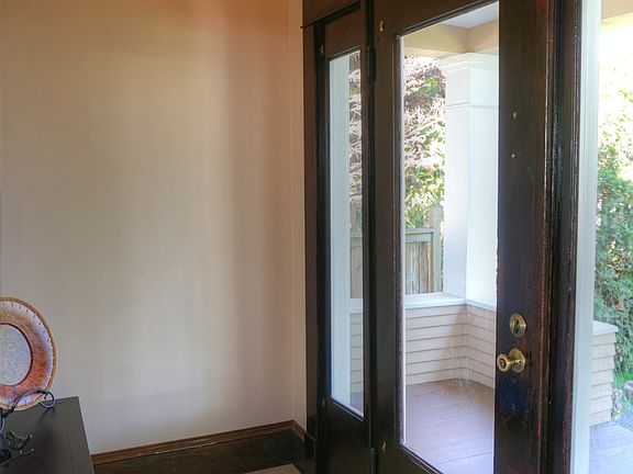www.LamoureuxRealEstate.com