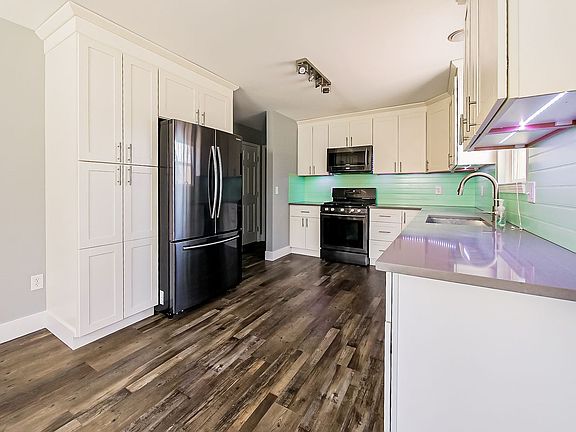 5th image of 9366 Huron Park Dr