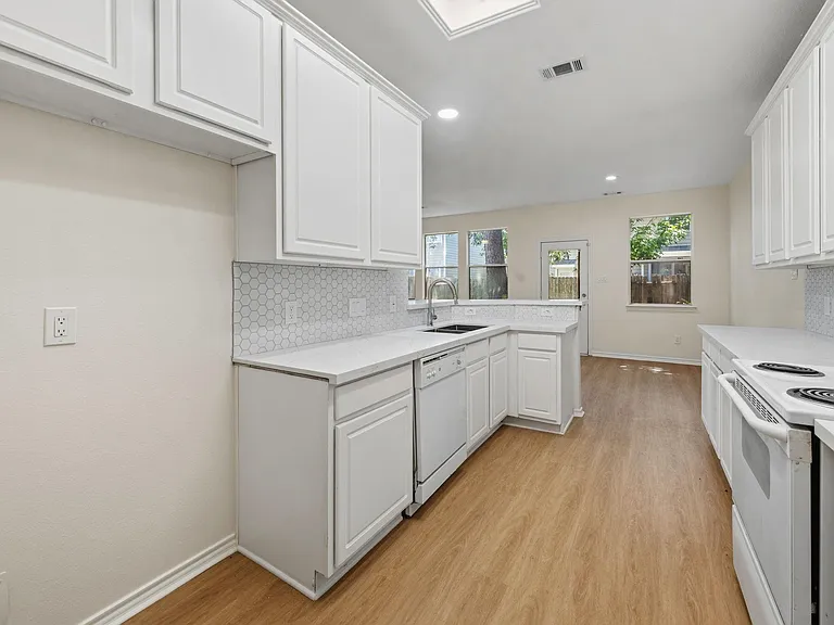 17602 Bering Bridge Ln — Photo 8