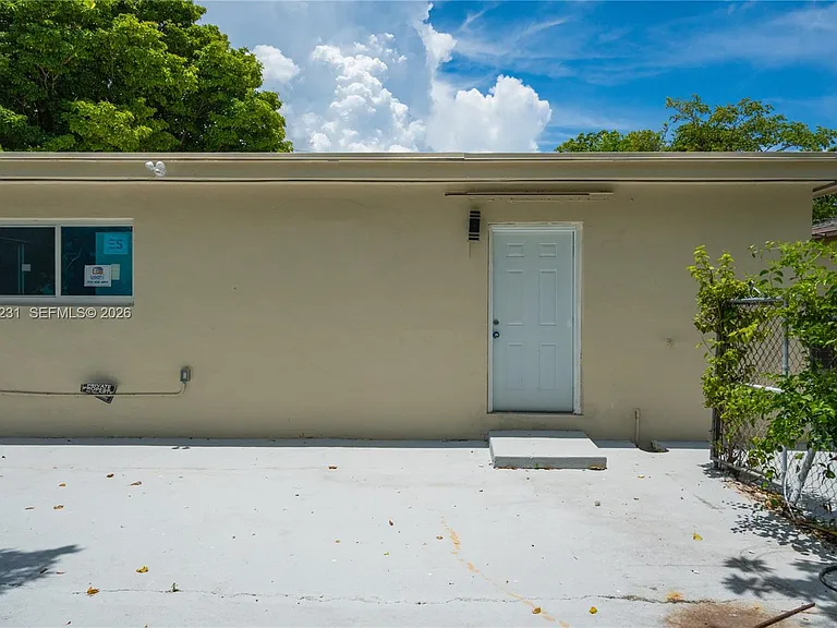 1701 NW 19th Ave — Photo 16