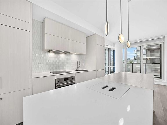 5th image of 615 E 6th Ave SE #218
