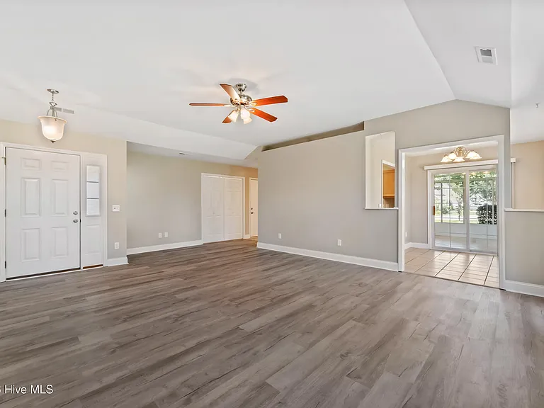 3200 Paramount Way — Photo 6