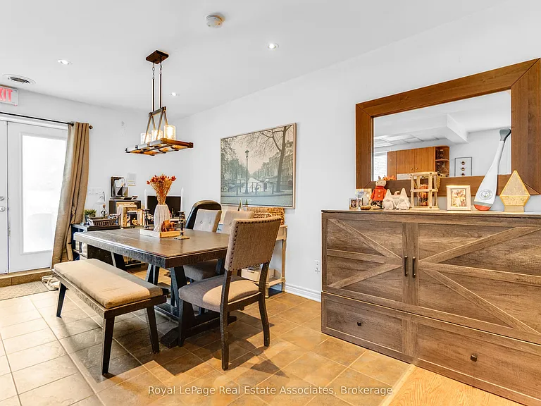48 Mississauga Rd N #1 — Photo 12