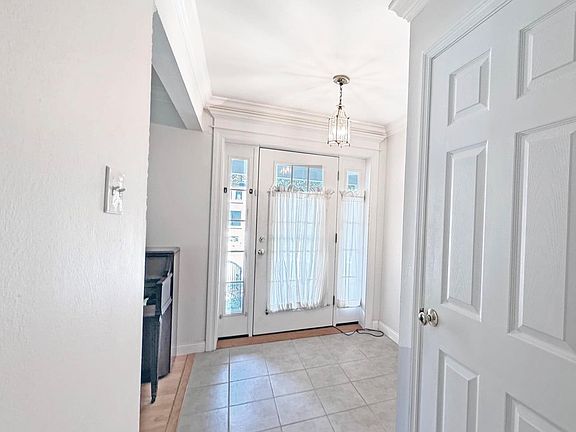 4th image of 2510 Clifton Ave
