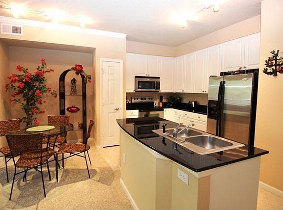 Kitchen / Dining Area