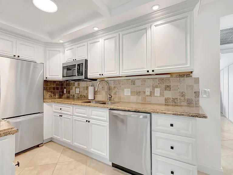 1072 Yarmouth Dr #1072-D — Photo 14