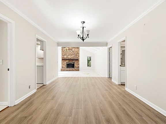 4th image of 54 Bayberry Ln.