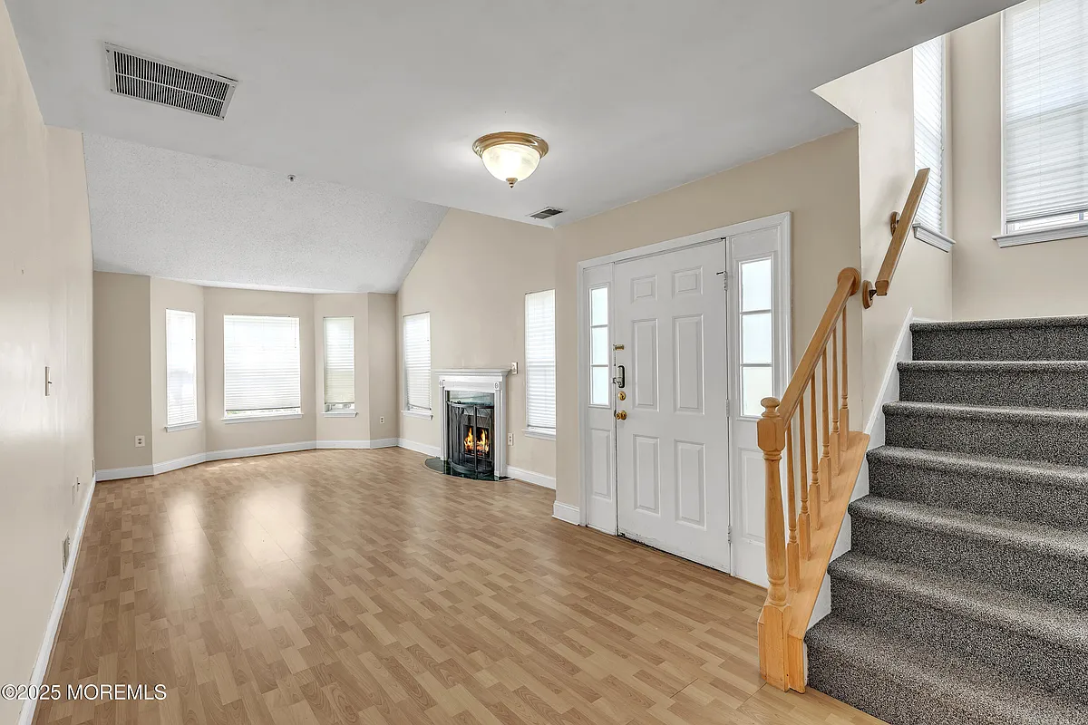 Building Photo - 2106 Grassy Hollow Dr