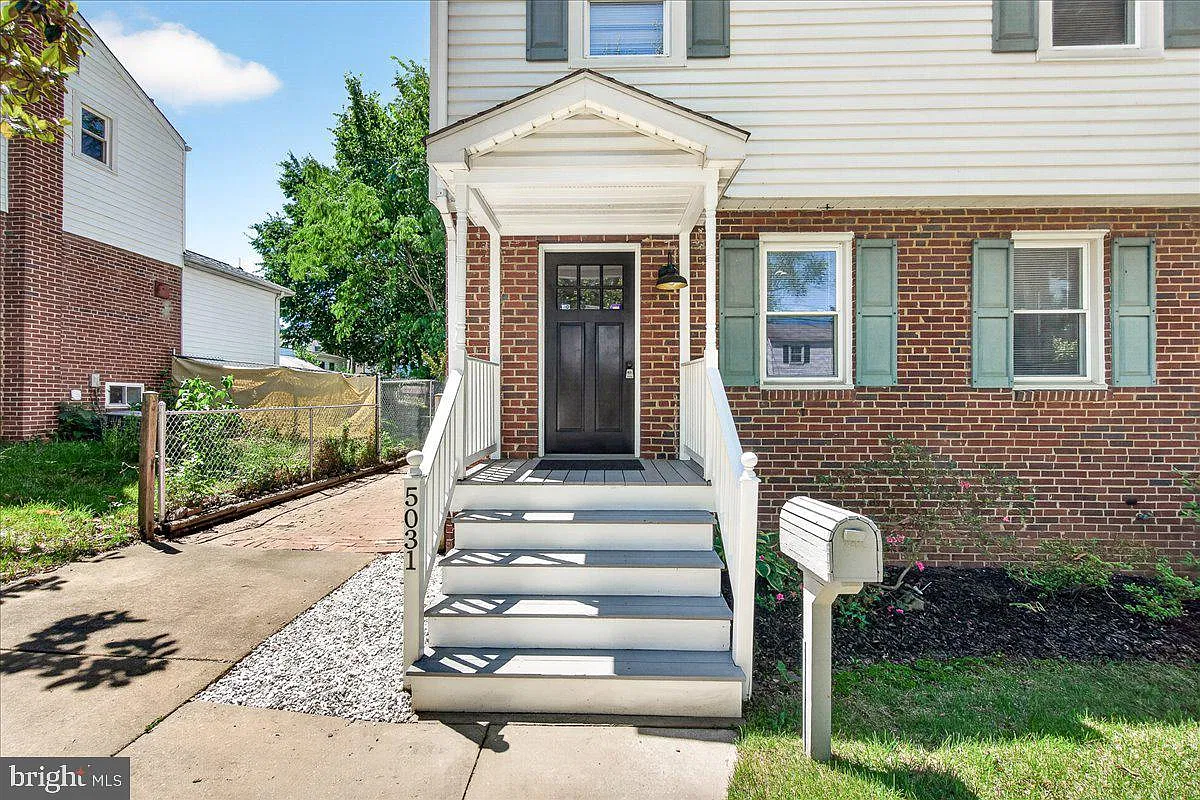5 bed, 1560 sqft, $3,290 — Photo 3