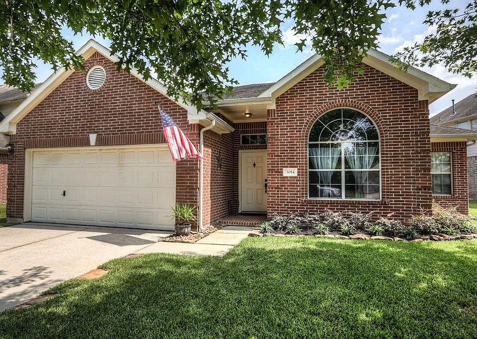 Gorgeous Curb appeal...Welcome Home!