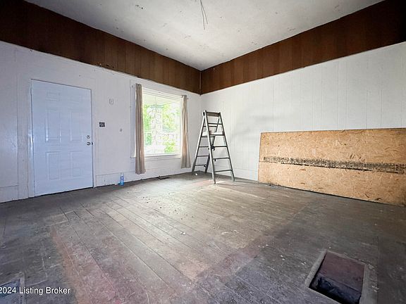 4th image of 2407 Bank St