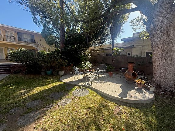 3rd image of 439 Mariposa Ave APT 6