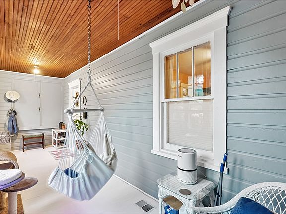 4th image of 304 Leblanc St