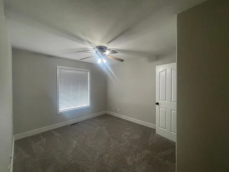 772 E Weller Ct — Photo 9