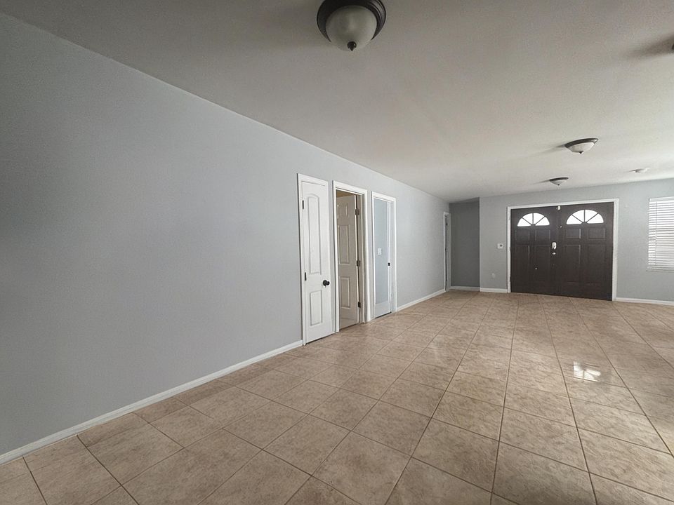 LIVING AREA DOWNSTAIRS TO THE MAIN DOOR VIEW