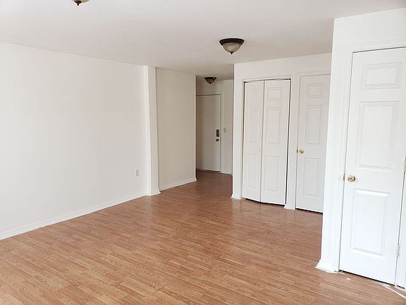 2nd image of 1059 Main St APT 3A