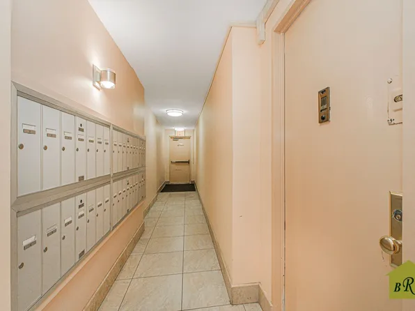 2815 Ocean Parkway image 7 of 32