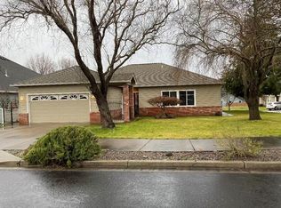 340 Leandra Ln, Eagle Pt, OR 97524