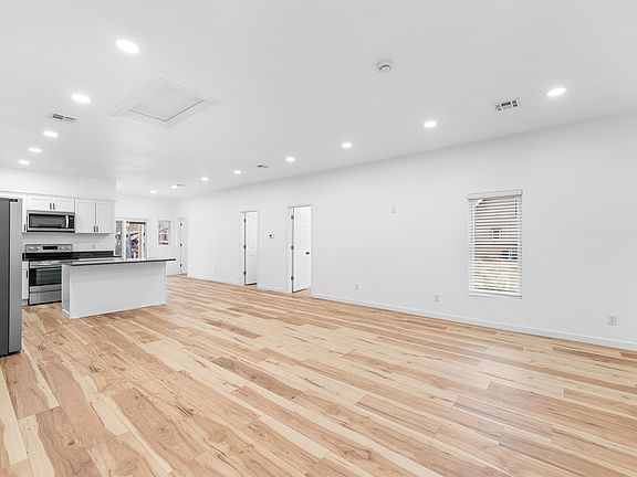 4th image of 212 W Anderson St