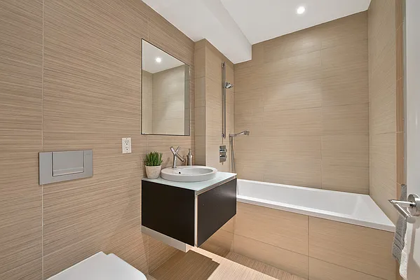 Rented by Manhattan Miami Real Estate | media 7