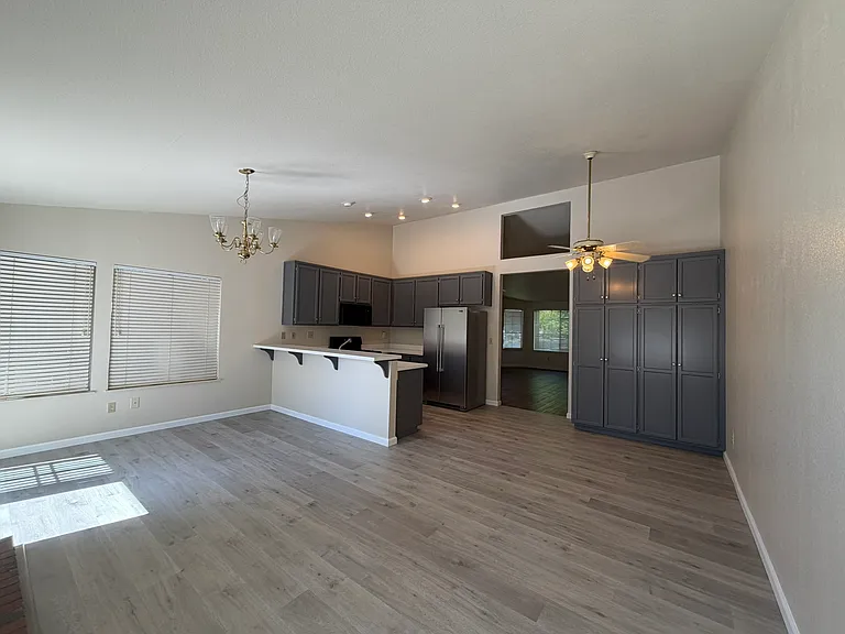 100 Cornell St — Photo 10