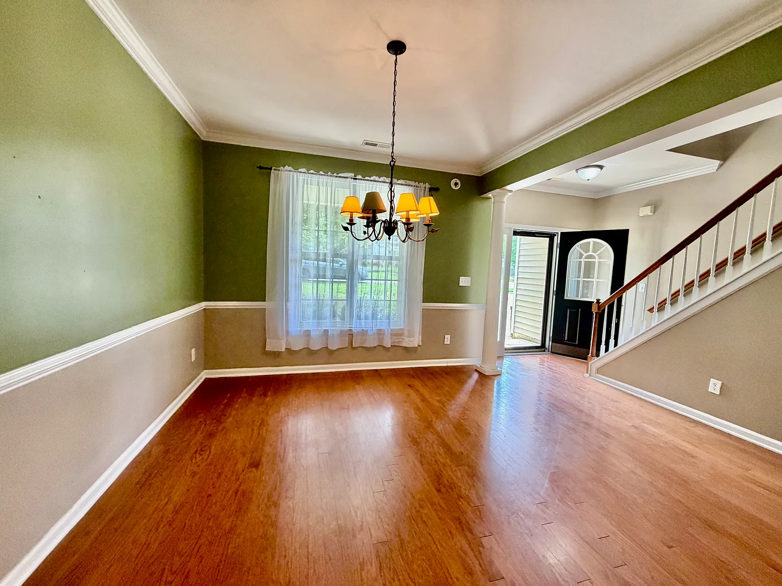 3 bed, 2.5 bath, 2046 sqft, $2,000 — Photo 3