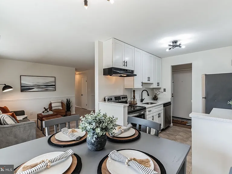 6441 Richmond Hwy #303 — Photo 4