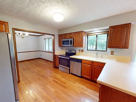4th image of 1008 Welwyn Dr