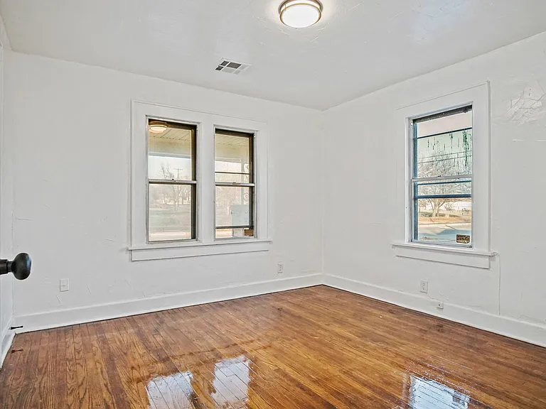 1524 NE 8th St — Photo 12
