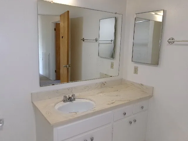 401 E Victoria St #5 — Photo 15