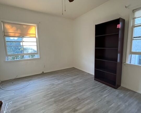 5th image of 1627 Greenfield Ave