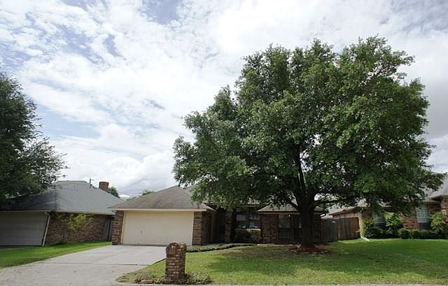 1st image of 804 Castleview Dr