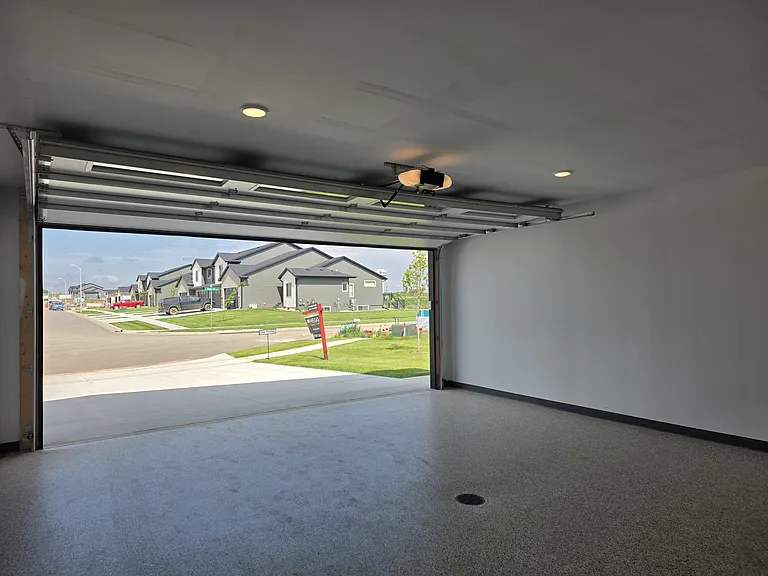 414 N Almond Ave — Photo 17