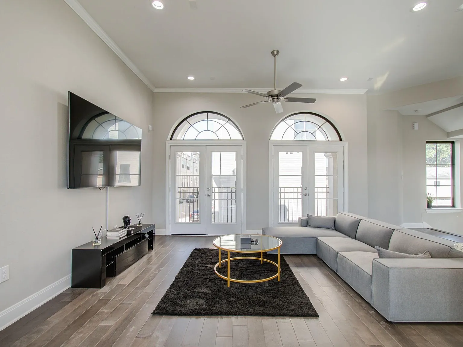 3 bed, 3.5 bath, 2102 sqft, $3,550 — Photo 3