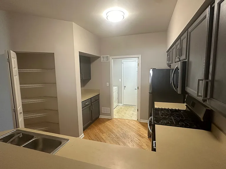 3022 Kentshire Cir #3022 — Photo 9