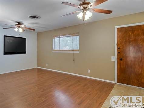 4th image of 118 E Silver Sands Dr