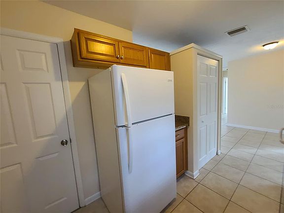 3rd image of 1472 N Normandy Blvd