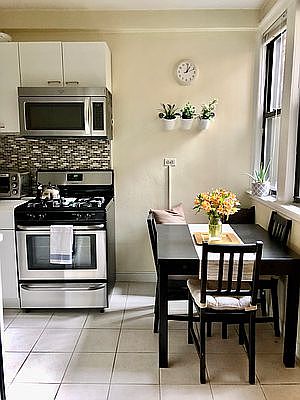4th image of 211 E 35th St APT 1A