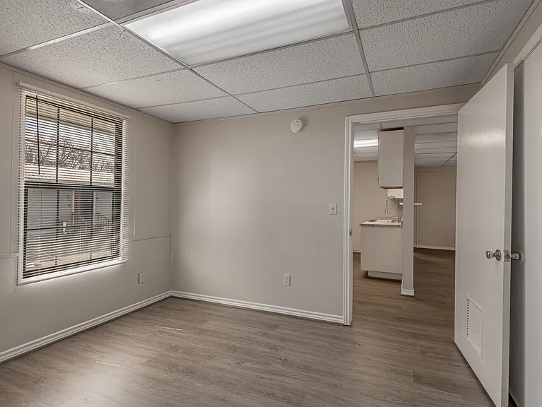 626 University Ave — Photo 12