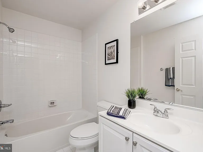 1236 Harbor Island Walk — Photo 40