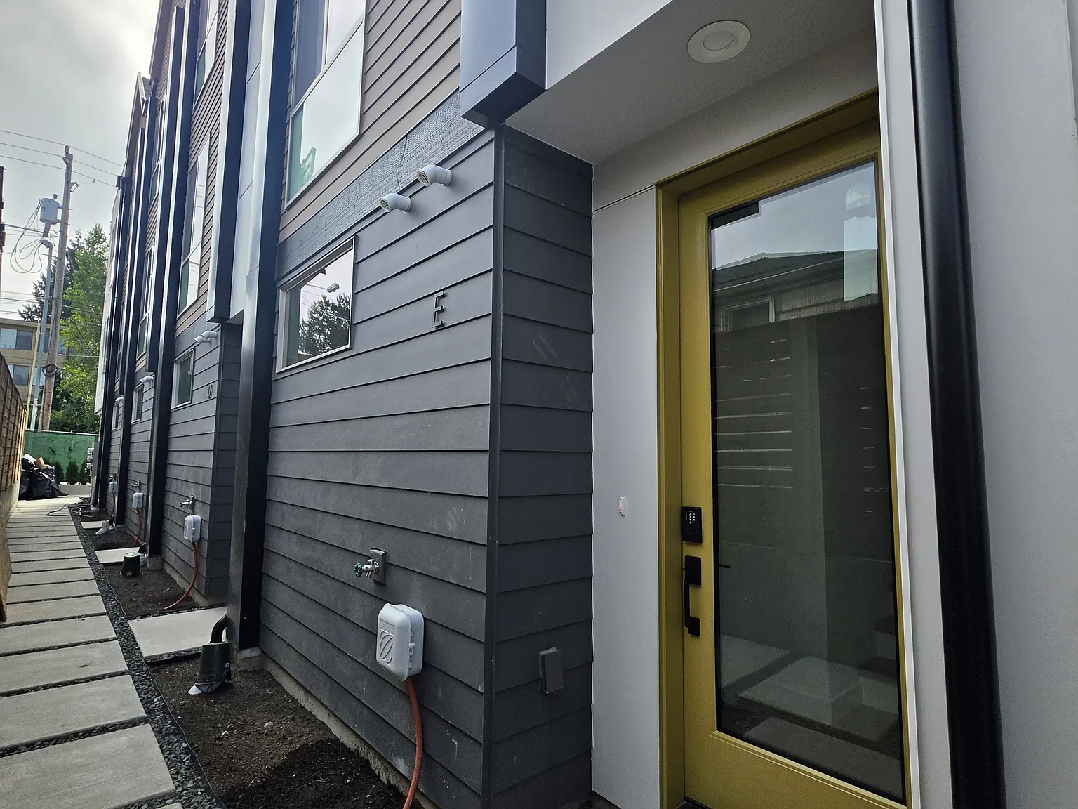 2 bed, 2.5 bath, 1320 sqft, $3,750 — Photo 1