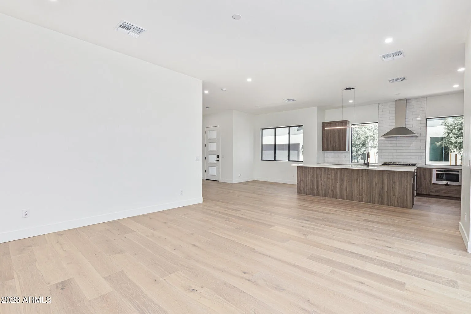 4 bed, 2648 sqft, $4,499 — Photo 2