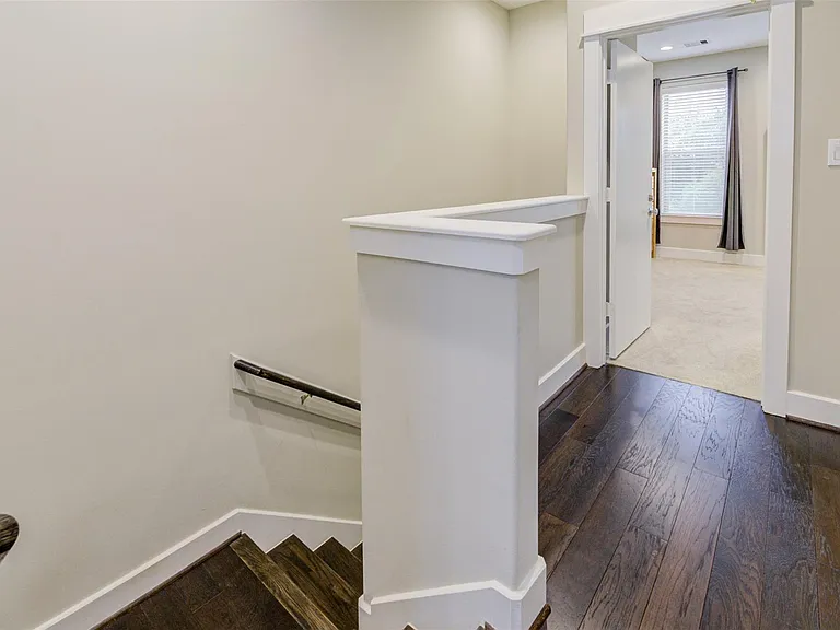 710 Clark St — Photo 29