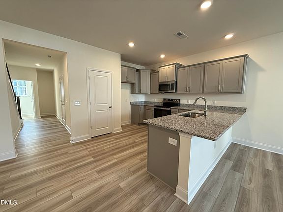 5th image of 350 Church St #52
