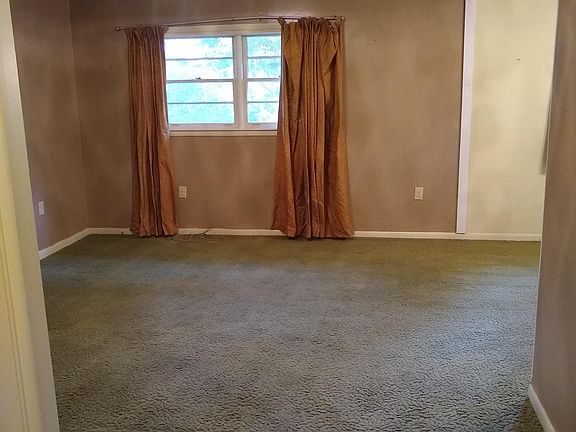 4th image of 825 Mixon Dr