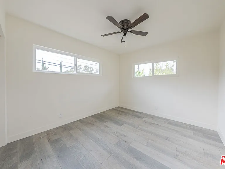 10043 Haines Canyon Ave #F — Photo 12
